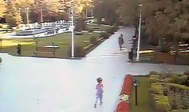 Cine e bărbatul care l-a dus pe Andrei la bunică?