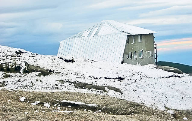 Declaraţii impresionante ale sinistraţilor din Galaţi care dorm pe jos, în săli de sport şi în primării: "Nu mai am unde să mă întorc"