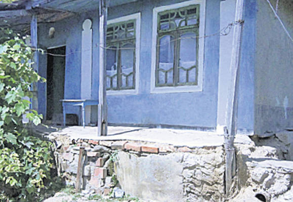 STRIGĂTUL disperat al UNEI MAME: "CADE CASA PE NOI!"