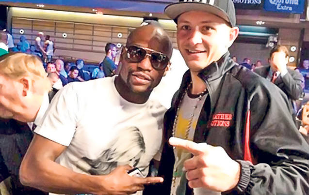 Pumn de 40.000.000 de dolari! Floyd Mayweather l-a bătut pe Saul Alvarez şi a unificat titlurile WBC şi WBA la semimijlocie
