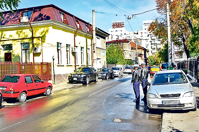 Piedone, cu poliţia la nunta fiului său, unde naşi au fost ANDRA şi MĂRUŢĂ | FOTO