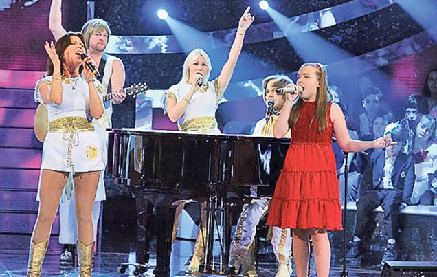 Concurează la «X-Factor» după ce a cântat alături de ABBA, Anastacia şi Olivia Newton John