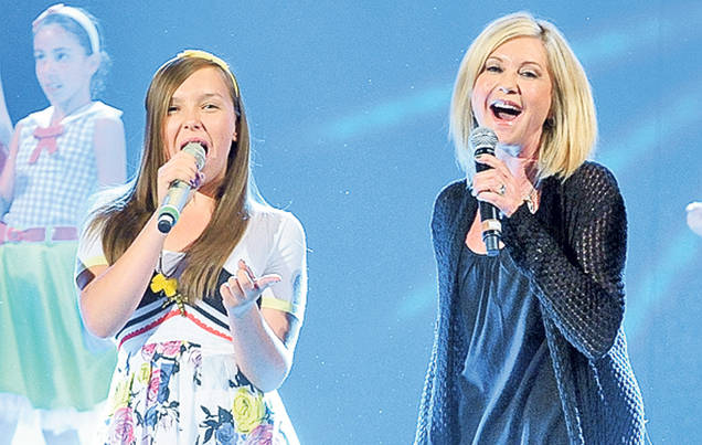 Concurează la «X-Factor» după ce a cântat alături de ABBA, Anastacia şi Olivia Newton John
