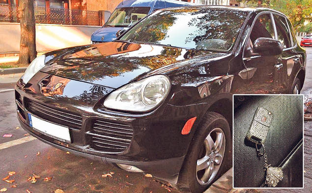 EXCLUSIV | Oana Zăvoranu se desparte cu greu de «Gândăcel»! Vedeta şi-a scos la vânzare maşina Porsche Cayenne