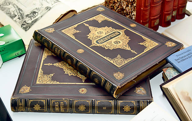 «Comoara» de la Muzeul Antipa: O carte din anul 1649 | FOTO