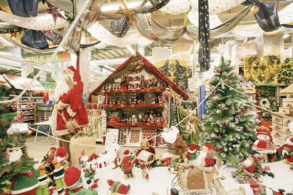 A venit CRĂCIUNUL în MAGAZINELE din Capitală! Uite ce oferte au!