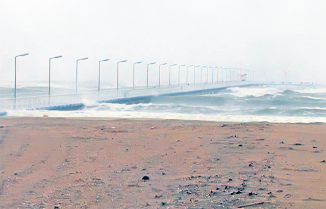 Dezastru în ţară! Plouă în mai toate zonele, iar sinistraţii din judeţul Galaţi au ajuns la capătul puterilor: "E un blestem! Nu mai scăpăm de apă"