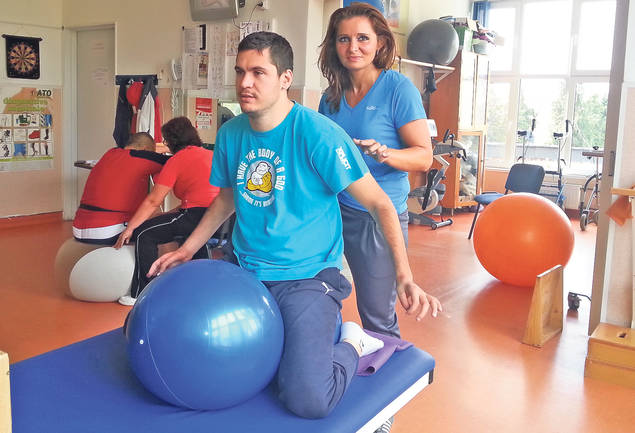 Fostul rugbist George Baltă, paralizat de 7 ani după ce şi-a rupt coloana pe terenul de joc: «Mi-a luat un an să învăţ să duc lingura la gură»