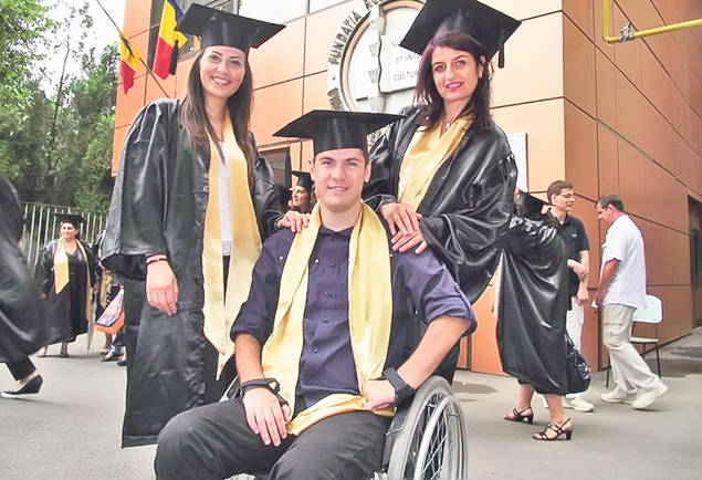 Fostul rugbist George Baltă, paralizat de 7 ani după ce şi-a rupt coloana pe terenul de joc: «Mi-a luat un an să învăţ să duc lingura la gură»