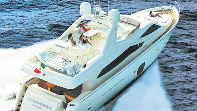 Află ce om de afaceri şi-a luat vapor, TAB, avioane şi... barjă! Indiciu: este cel mai bogat român