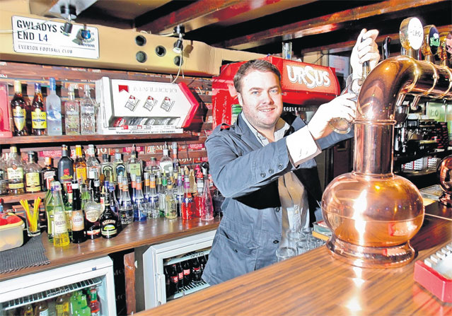 Britanicii din România iau atitudine după ce presa insulară ne-a catalogat drept un «popor de cerşetori şi infractori»: "Cei care scriu sunt doar o adunătură de idioți!"