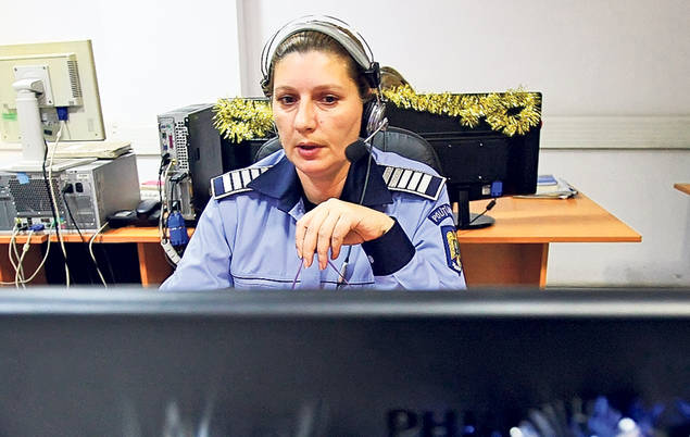 Îi prinde Revelionul la muncă! Mii de medici, poliţişti şi pompieri lucrează în noaptea dintre ani