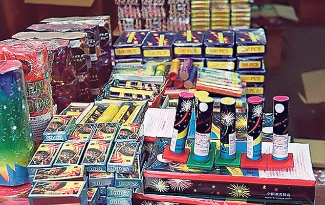 Au jefuit pădurile! Poliţiştii au adunat peste 24.000 de brazi de Crăciun tăiaţi ilegal