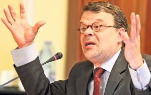 Declaraţie şocantă! Ministru scandalizat că în România se dau prea mulţi bani pentru prevenirea şi tratamentul HIV/SIDA: «Nu suntem în Africa»