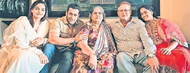 Salman Khan și Iulia Vântur o țin 7 zile în chefuri!