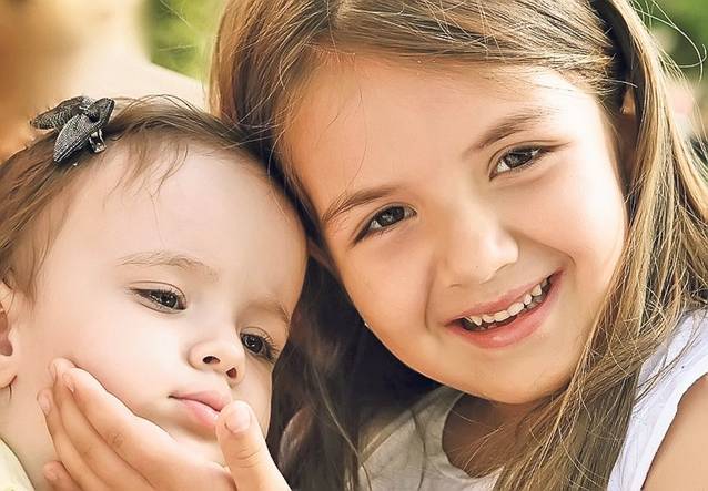 I s-a dat pe mână un matinal! Fostul «iepuraş» Playboy Rocsana Marcu va prezenta emisiunea «Star Matinal», la Antena Stars