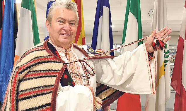 Sunt poliţişti cu acte în regulă! Câţiva cântăreţi poartă cu mândrie atât uniforma militară, cât şi costumul de scenă