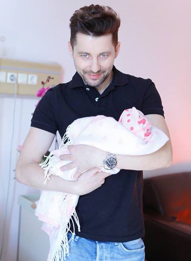 Adrian Sînă este «cel mai fericit dintre pământeni». Vezi prima poză cu fetiţa lui! 