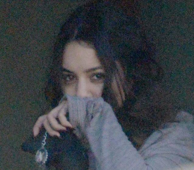 UPS! Divă de la Hollywood fotografiată de paparazzi în timp ce se ştergea la nas cu mâneca