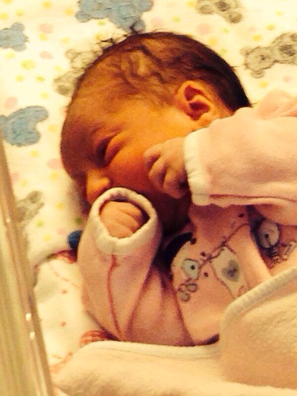 CONNECT-R A DEVENIT TĂTIC! Soţia lui a născut o fetiţă | VEZI AICI PRIMA FOTOGRAFIE CU MICUŢA