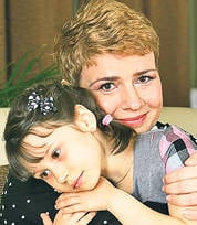 DRAMA prin care trece Oana Săvescu, încercând să scoată o fetiţă din orfelinat: «Mama ei nu renunţă la copil, ca să ia bani de la stat»