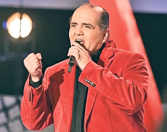 EXCLUSIV | La 61 de ani, Gabriel Dorobanţu s-a retras «la ţară», cu mama lui!