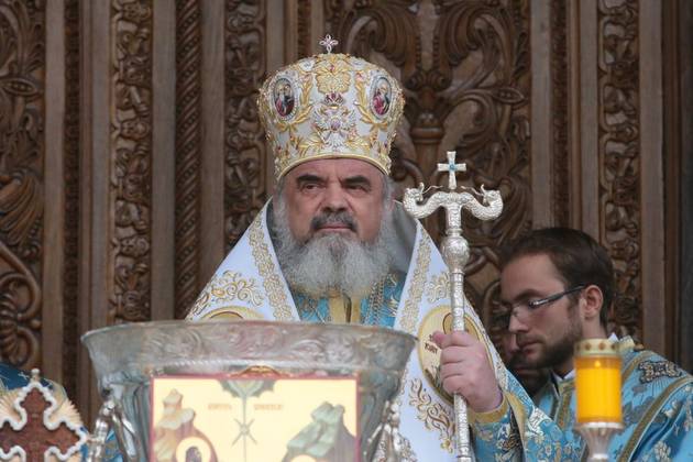 POVESTEA CUTREMURĂTOARE a femeii bătute 7 ani de soţul ei. "Când a început să-mi lovească şi copiii, am fugit de-acasă"