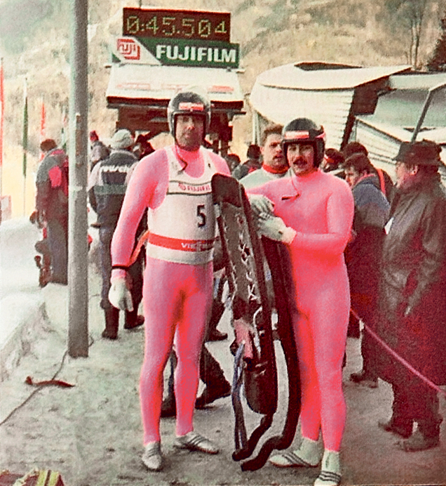 De râsul curcilor! Săniorii Şovăială şi Teodorescu au fost excluşi de la Jocurile Olimpice fiindcă organizatorii i-au considerat atât de slabi încât şi-ar pune viaţa în pericol!