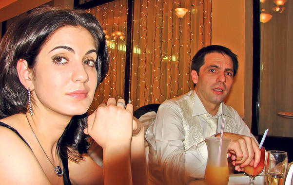 EXCLUSIV LIBERTATEA | Dan Negru e sincer: "Urlu ca nebunu’ când îmi bagă nevastă-mea freza-n gură!» Uite ce soţie frumoasă are prezentatorul!