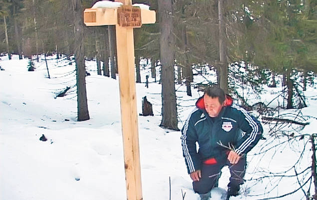 Un gropar din Cimitirul Belu Catolic a făcut dezvăluiri pentru Libertatea: «Romaniţa aprinde mereu lumânări la mormântul lui Adrian Iovan»