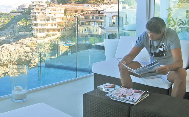 EXCLUSIV | Gică Popescu era disperat să îşi vândă vilele secrete, ca să nu îşi lase familia fără bani