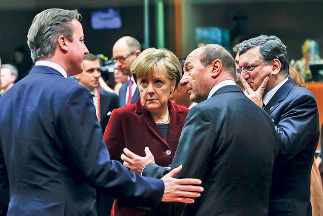 Ucraina îşi evacuează militarii din Crimeea!