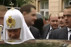 Ce aroganţă! Patriarhul Chiril I al Moscovei are cruce RABATABILĂ | VIDEO MEMORABIL