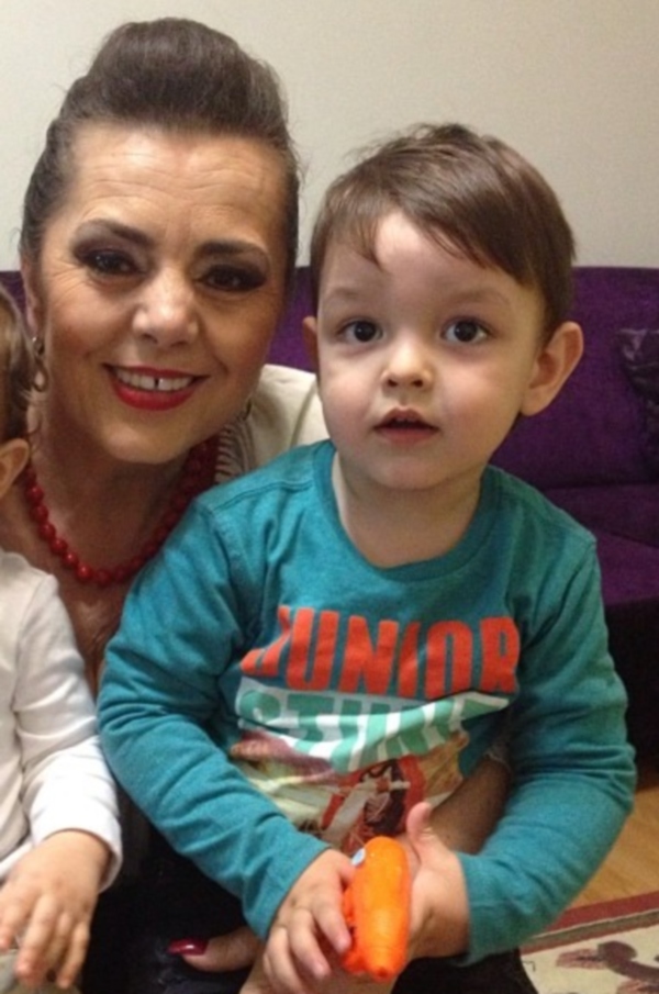 ASEMĂNARE IZBITOARE între Elena Gheorghe şi mama ei | FOTO ÎN ARTICOL