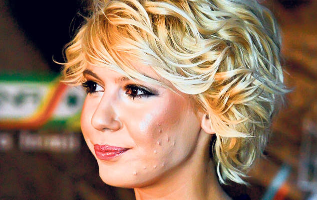 EXCLUSIV | Buboasă, dar bănoasă! Nicoleta Luciu a făcut o mică AVERE din bube şi leşinuri