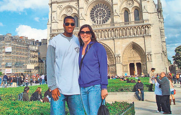 Baschetbalistul Jonte Flowers are o poveste de viaţă răvăşitoare: «De multe ori, nu aveam ce mânca!»