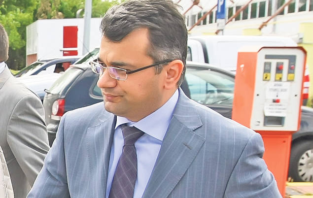 EXCLUSIV LIBERTATEA | Moni îşi ia adio de la Mr. Pink!