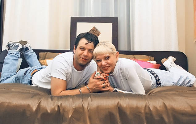 Găinuşă, gonit de Paşte de turişti din propria ogradă