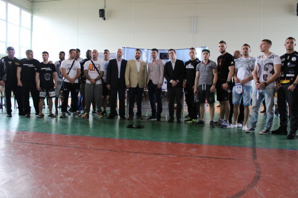 Luptătorii SUPERKOMBAT la poza de grup foto : Bogdan Coroamă