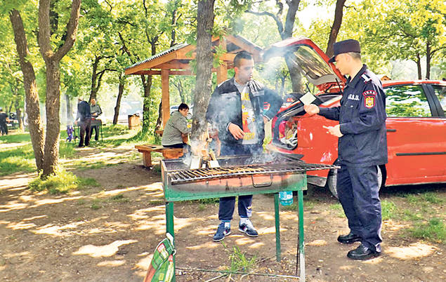 MAREA MAHMUREALĂ! A început distracţia de 1 Mai muncitoresc | FOTO