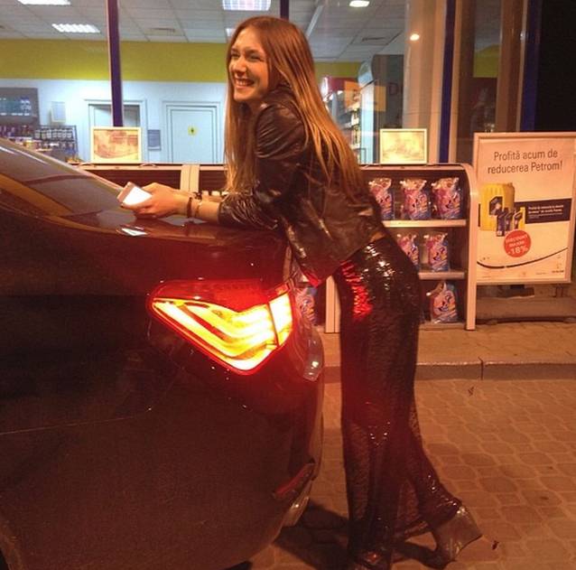 ADELA POPESCU, într-o POZIŢIE de care RECUNOAŞTE că îi este RUŞINE! FOTO ÎN ARTICOL