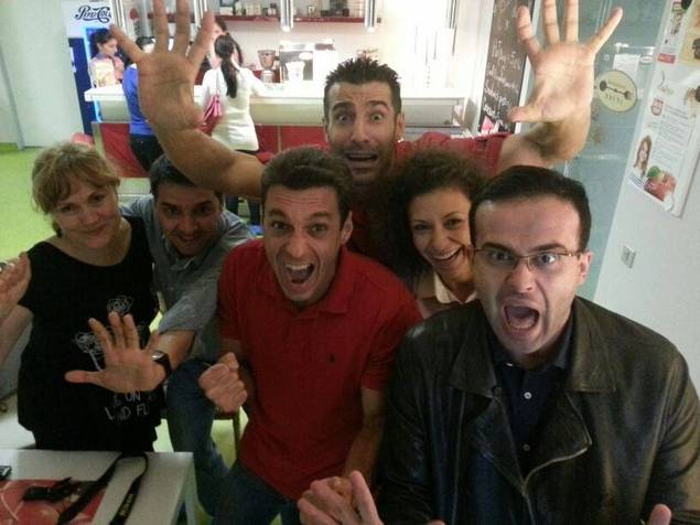 INCREDIBIL! CE FĂCEA Mircea Badea ÎN TIMP CE Carmen Brumă ERA ÎN TRAVALIU | FOTO