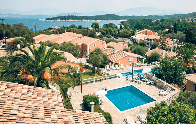 TURISM | Corina Salvanu a repus pe picioare afacerea unei familii de greci, pornită acum 74 de ani: «I-am înnebunit pe englezi cu socata»