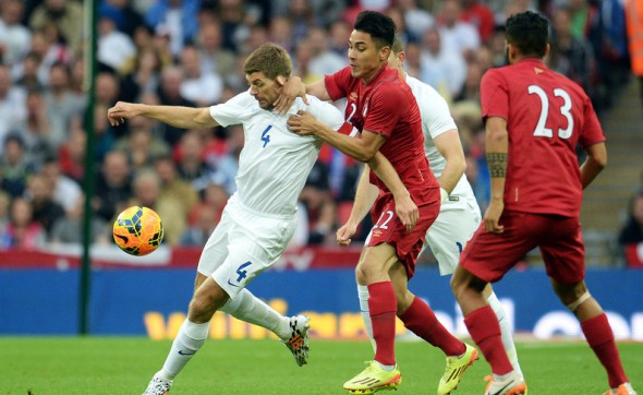 VIDEO / Spania şi Anglia îşi turează motoarele pentru Mondial