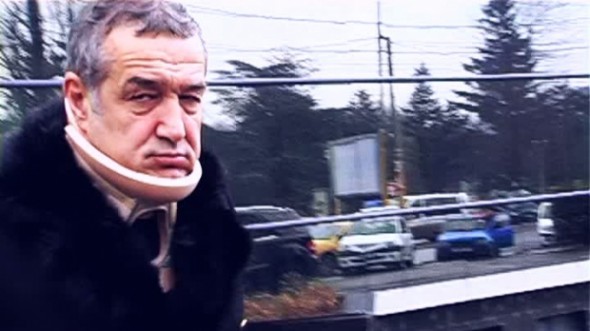 Gigi Becali a recunoscut că a purtat gulerul cervical doar ca să impresioneze