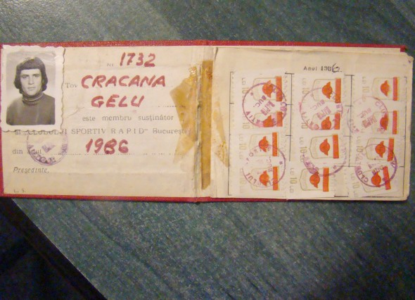 Donează mănușile pe care le consideră mai prețioase decât nevasta!