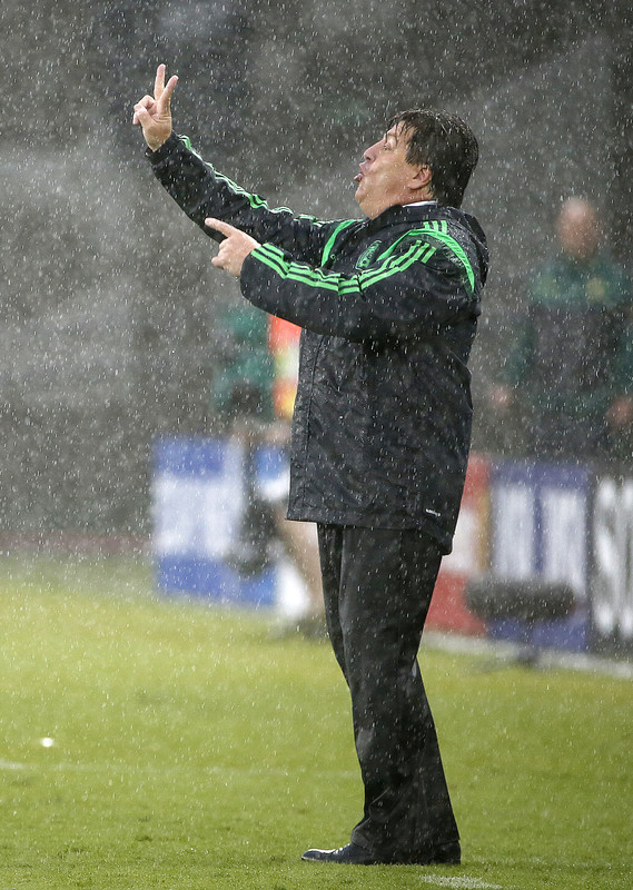 Cel mai bun arbitru sud-american l-a scos din minţi pe ”păduchele” Herrera!