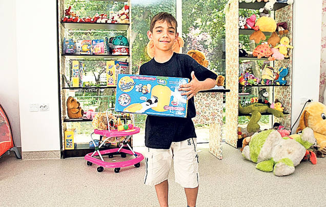 «Am dat cu mătura o oră, ca să-i cumpăr nepoţelului o jucărie»