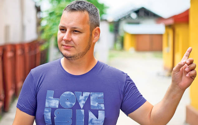 Grig Bivolaru racola băieței din sat pentru filme deocheate! Reportaj de senzație în localitatea natală a liderului MISA | FOTO