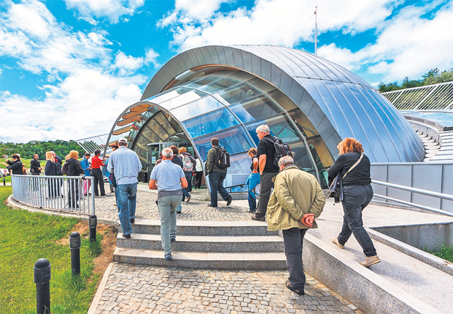 Ce-şi răsfaţă Prigoană copiii!